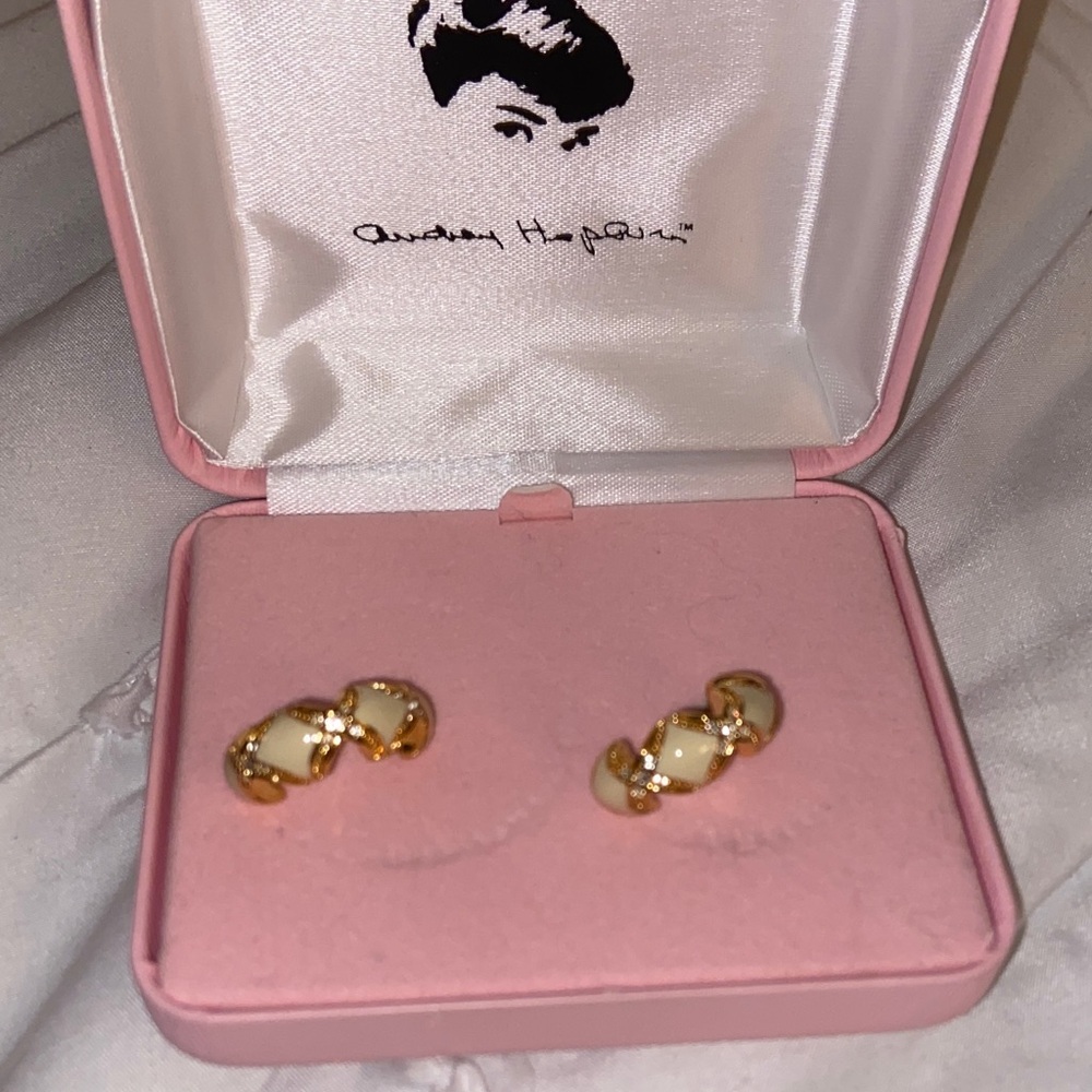 Elegant Gold and Cream Earrings